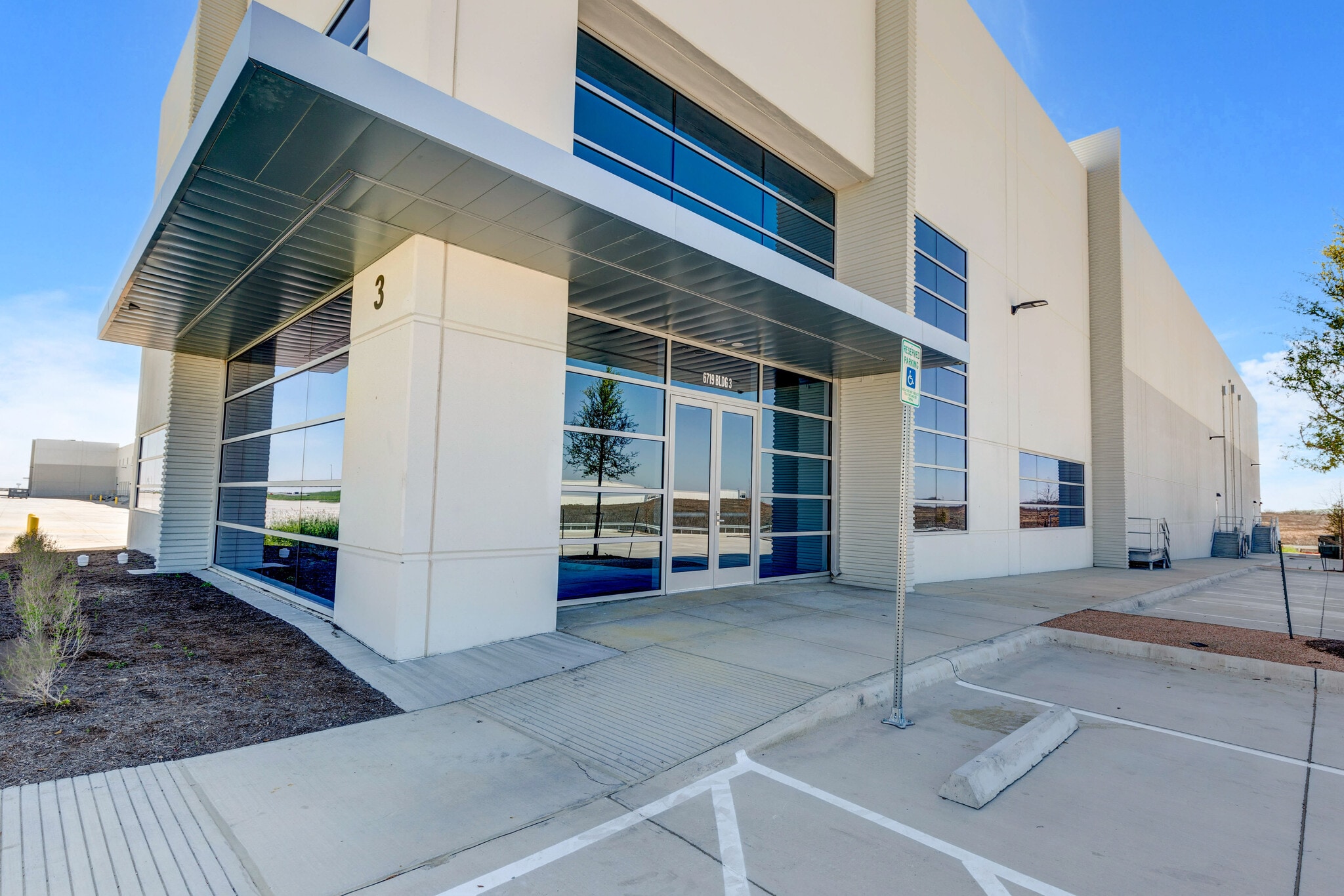 6719 E Howard Ln, Manor, TX for lease Building Photo- Image 1 of 9