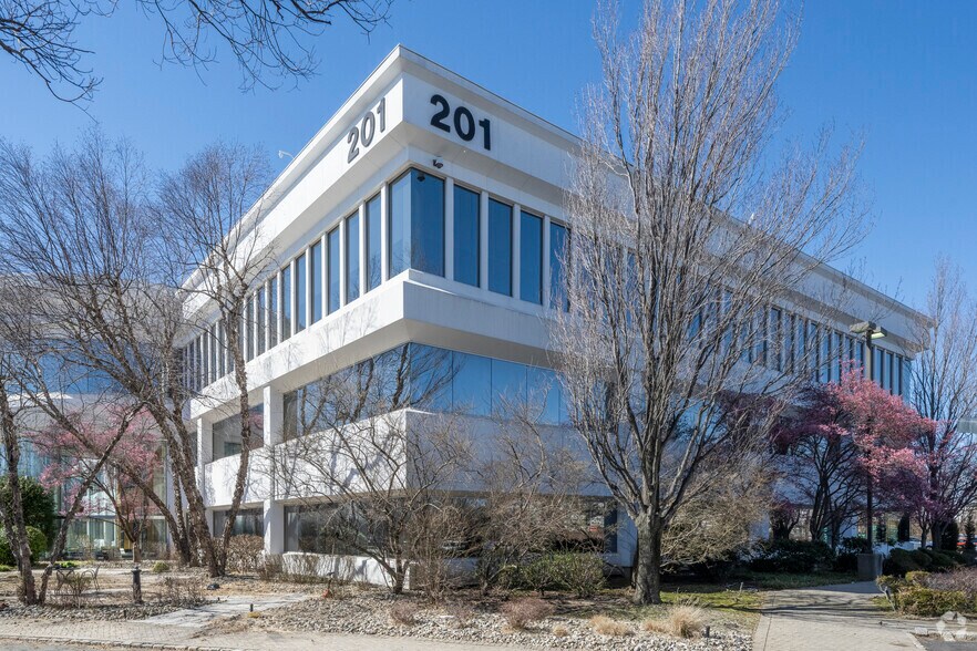 201 Edward Curry Ave, Staten Island, NY for sale - Primary Photo - Image 1 of 1