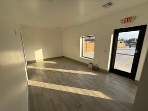 4417 NW 39th St, Oklahoma City, OK for lease Interior Photo- Image 2 of 5