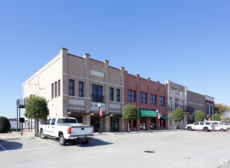 240 E Renfro St, Burleson, TX 76028