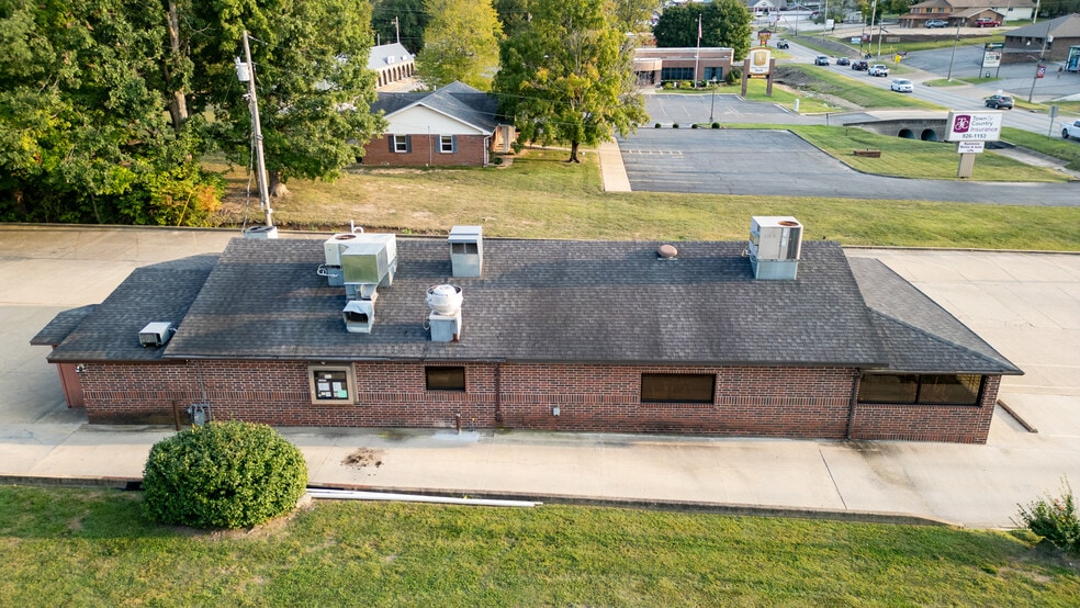 924 N Main St, Mountain Grove, MO for sale - Building Photo - Image 2 of 34