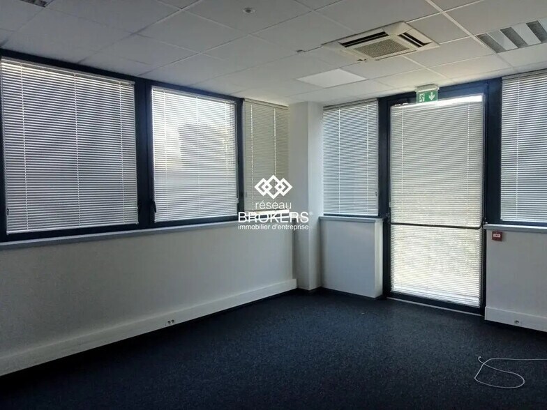 Office in Pau for lease - Interior Photo - Image 2 of 4