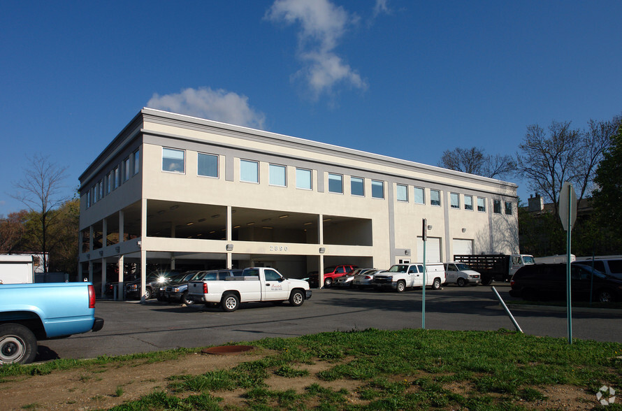 2890 Emma Lee St, Falls Church, VA for lease - Primary Photo - Image 1 of 5