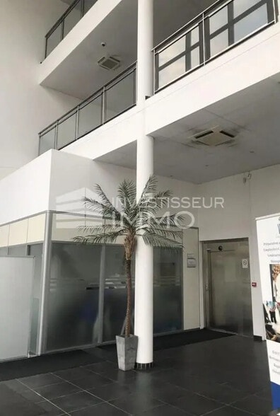 Office in Chelles for lease - Building Photo - Image 2 of 4