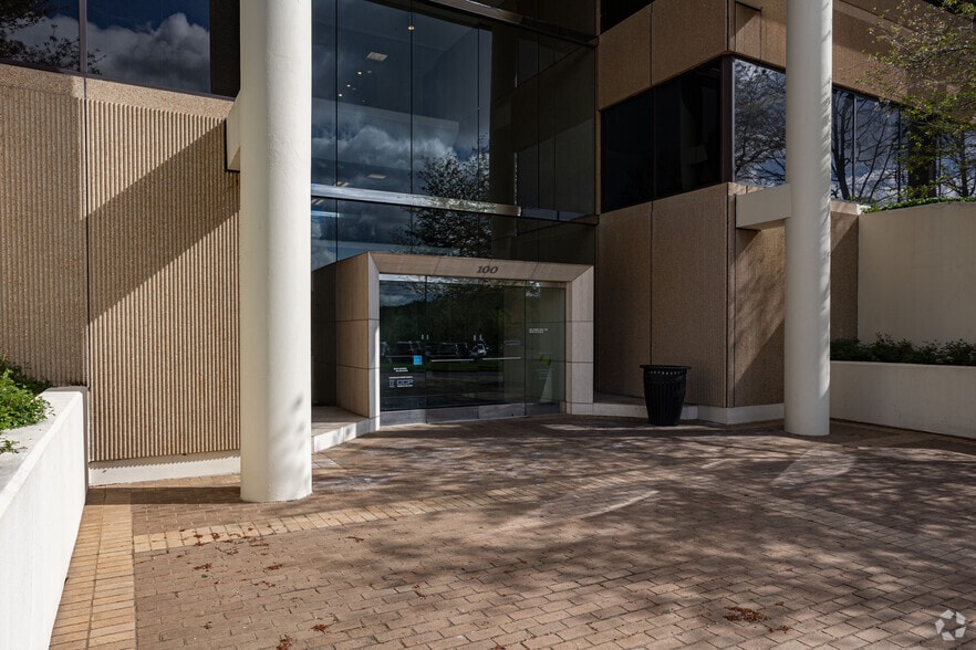 402 Bna Dr, Nashville, TN for lease - Building Photo - Image 3 of 6