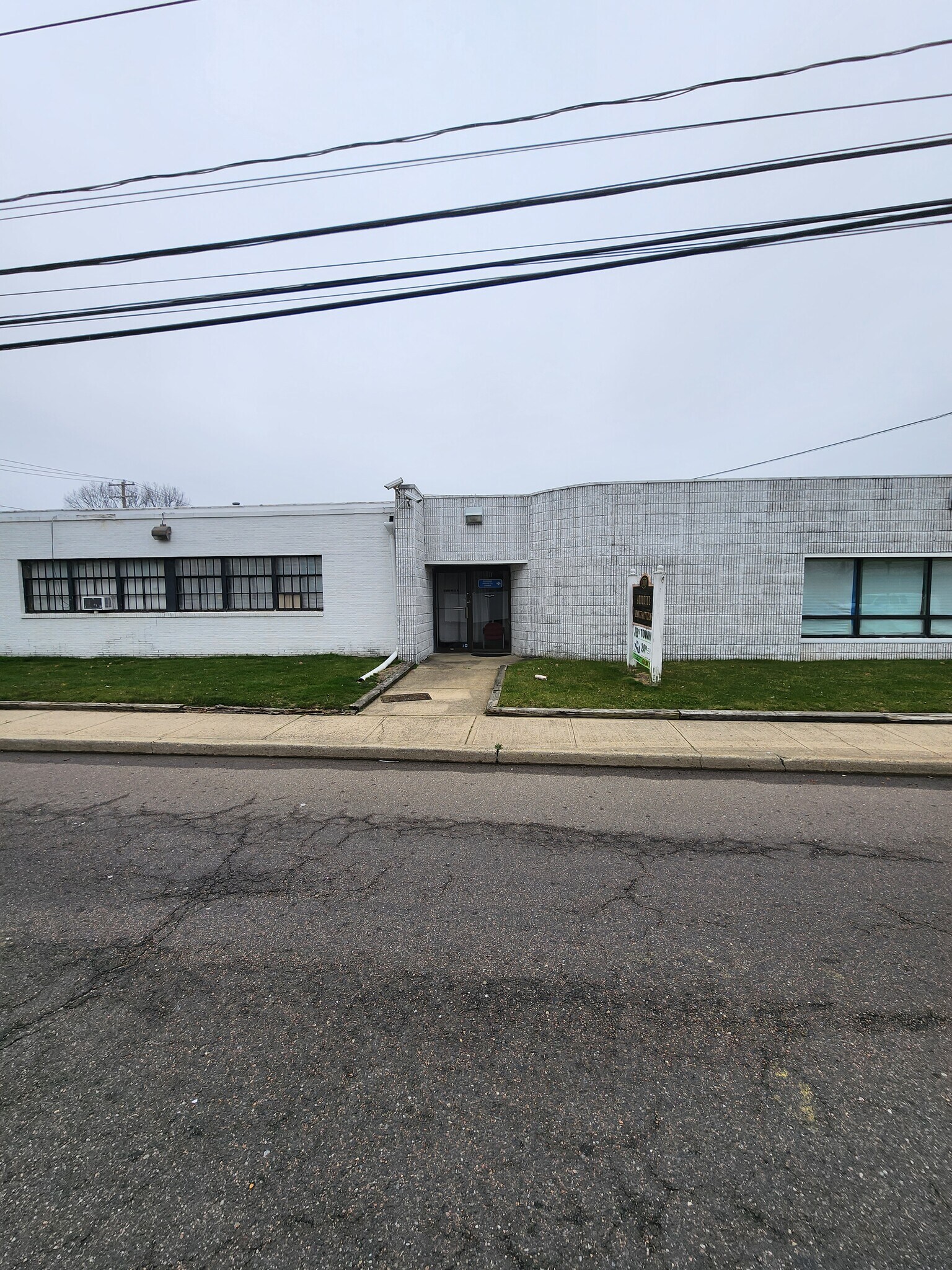 200 N Strong Ave, Lindenhurst, NY for sale Building Photo- Image 1 of 1