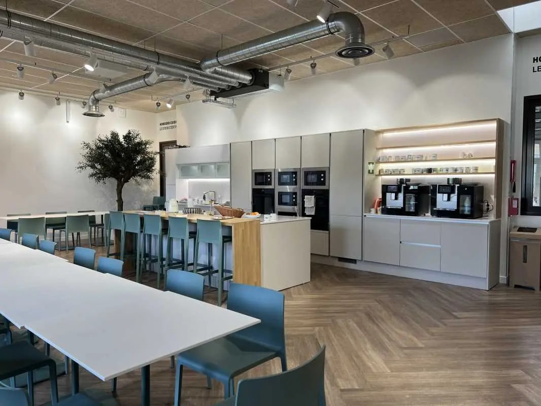 Office in Tremblay-en-France for lease Interior Photo- Image 1 of 14