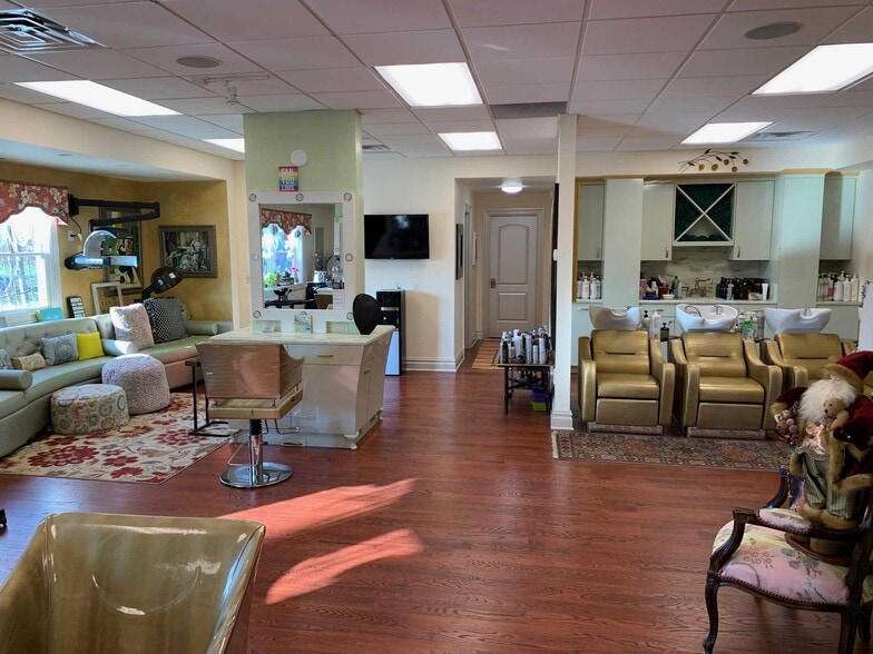 23 Danbury Rd, Wilton, CT for lease - Interior Photo - Image 2 of 12