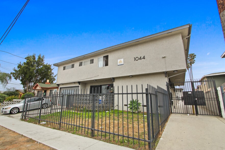 1044 W 110th St, Los Angeles, CA for sale - Building Photo - Image 3 of 8