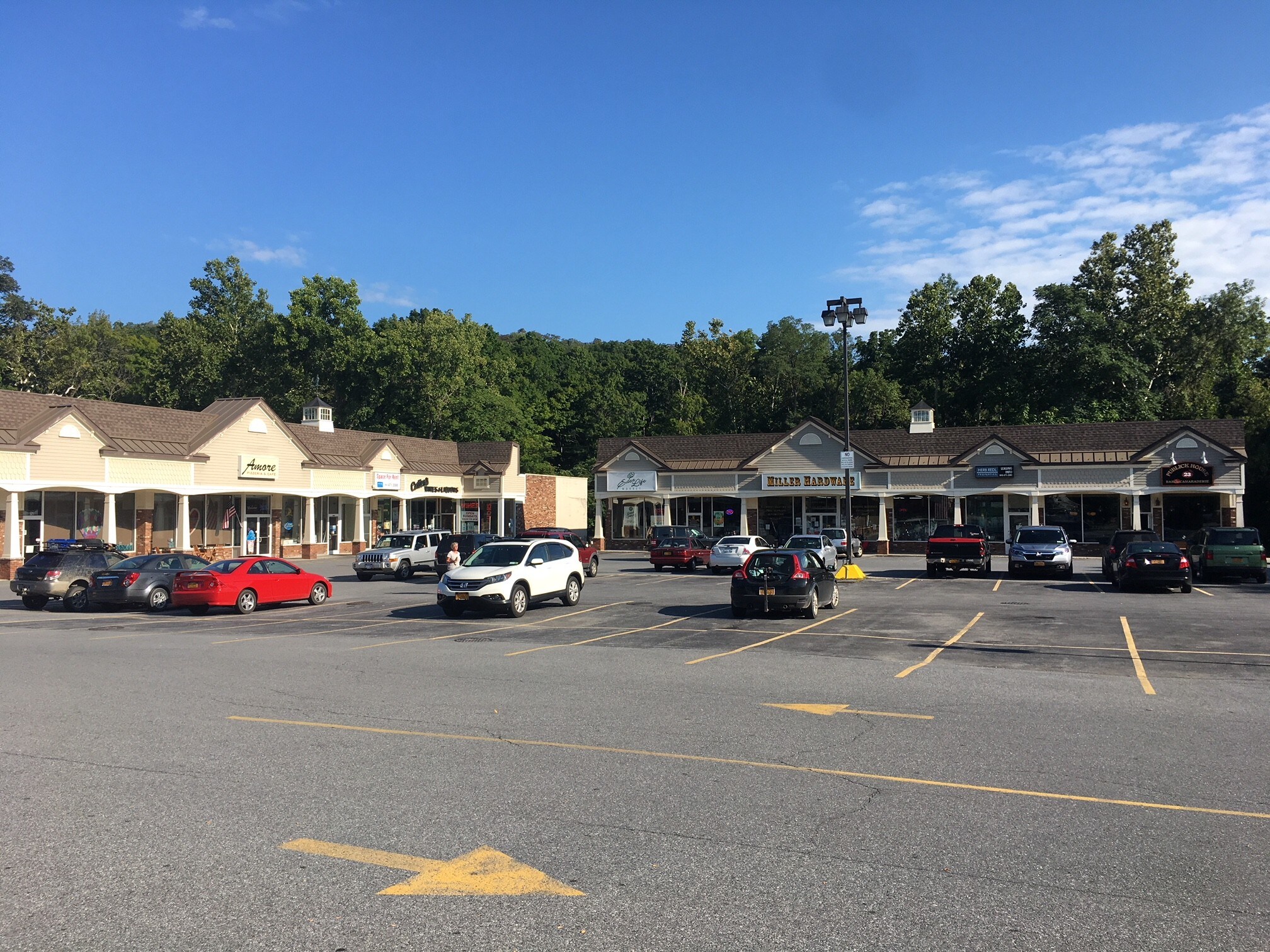 1600 Main St, Pleasant Valley, NY 12569 Pleasant Valley Shopping