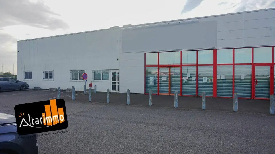 Flex in Les Villages Vovéens for lease Building Photo- Image 1 of 6