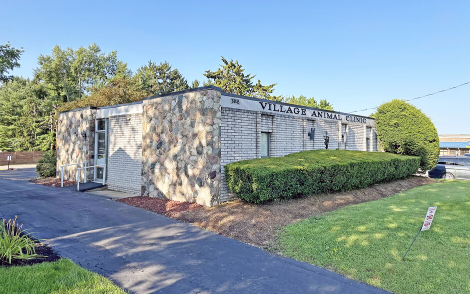 34415 Grand River Ave, Farmington, MI for lease - Building Photo - Image 3 of 4