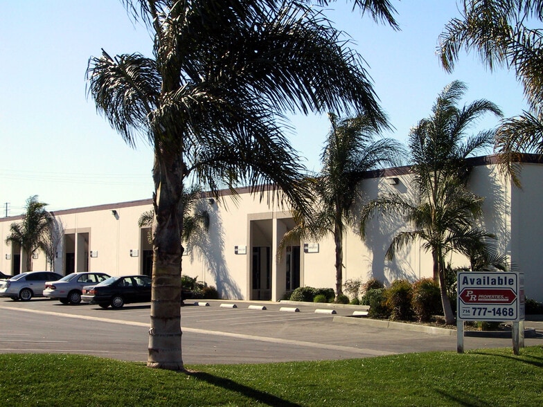4332-4358 E La Palma Ave, Anaheim, CA for lease - Building Photo - Image 3 of 10