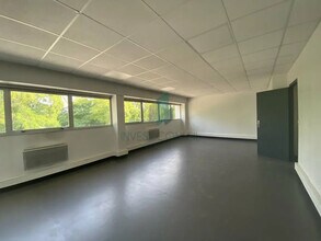 Flex in SAINT-OUEN-L'AUMONE for lease Building Photo- Image 2 of 5