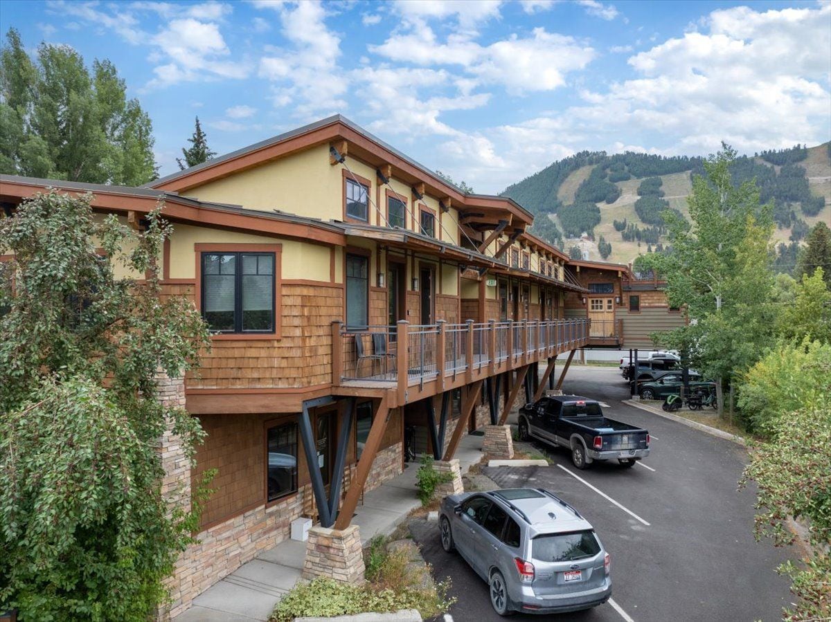 320 E Broadway Ave, Jackson, WY for sale Primary Photo- Image 1 of 21