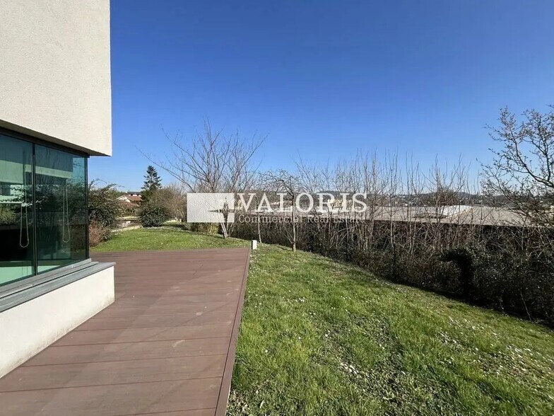 Office in Champagne-au-Mont-d'Or for lease - Building Photo - Image 2 of 17