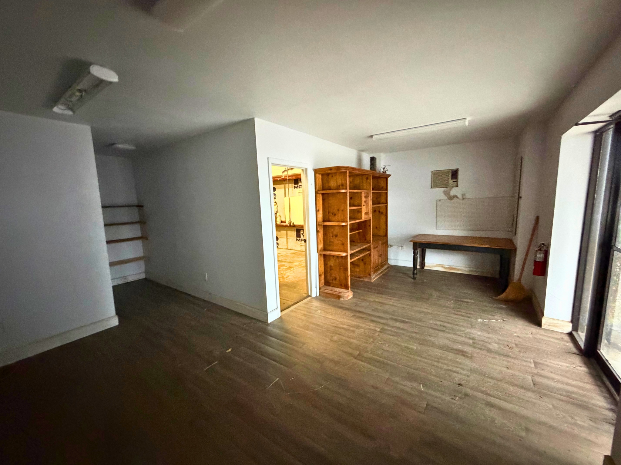 6142-6162 Clark Center Ave, Sarasota, FL for lease Interior Photo- Image 1 of 5