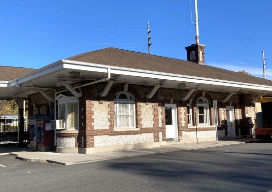 Railroad Plz, Southampton, NY for sale Building Photo- Image 1 of 1