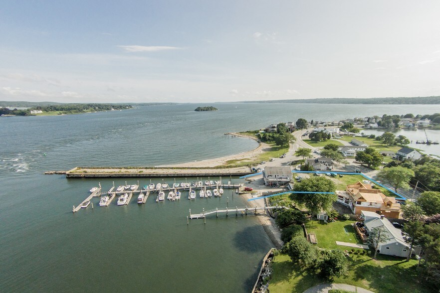 17 Point Rd, Portsmouth, RI 02871