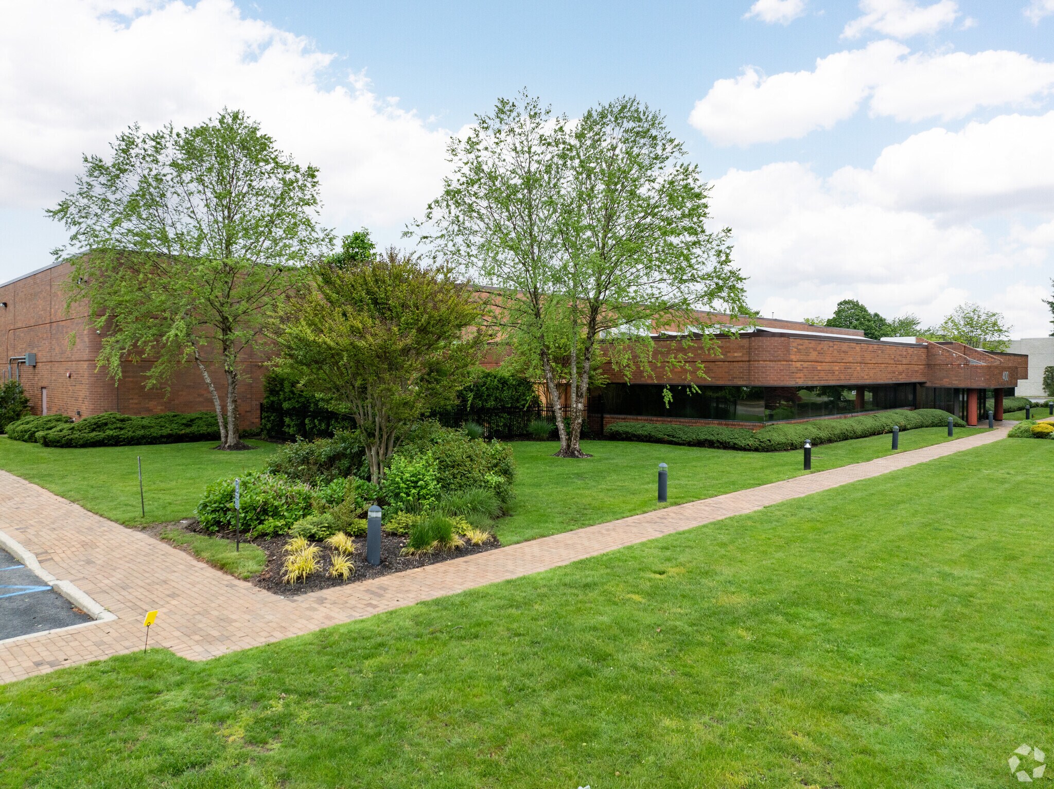 400 Wireless Blvd, Hauppauge, NY for sale Primary Photo- Image 1 of 1