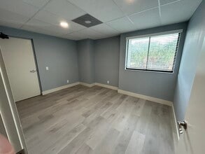 1877 Northgate Blvd, Sarasota, FL for lease Interior Photo- Image 2 of 19