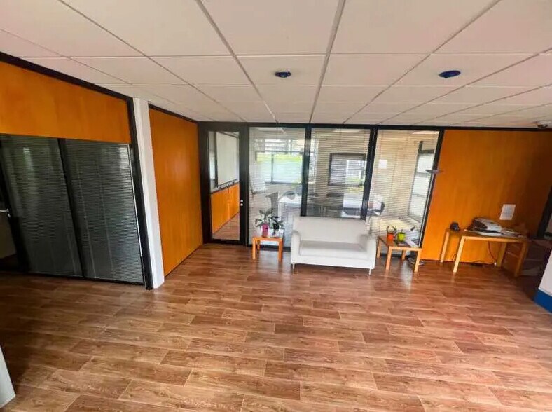 Office in Marcq-en-Baroeul for lease - Interior Photo - Image 2 of 8