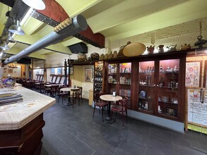 Retail in Barcelona, Barcelona for lease Interior Photo- Image 2 of 8