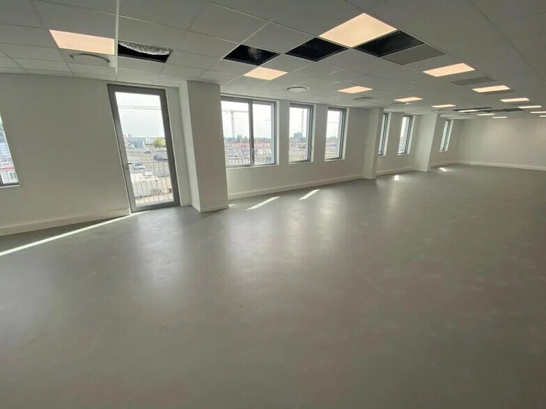 Office in Nantes for lease - Interior Photo - Image 3 of 4