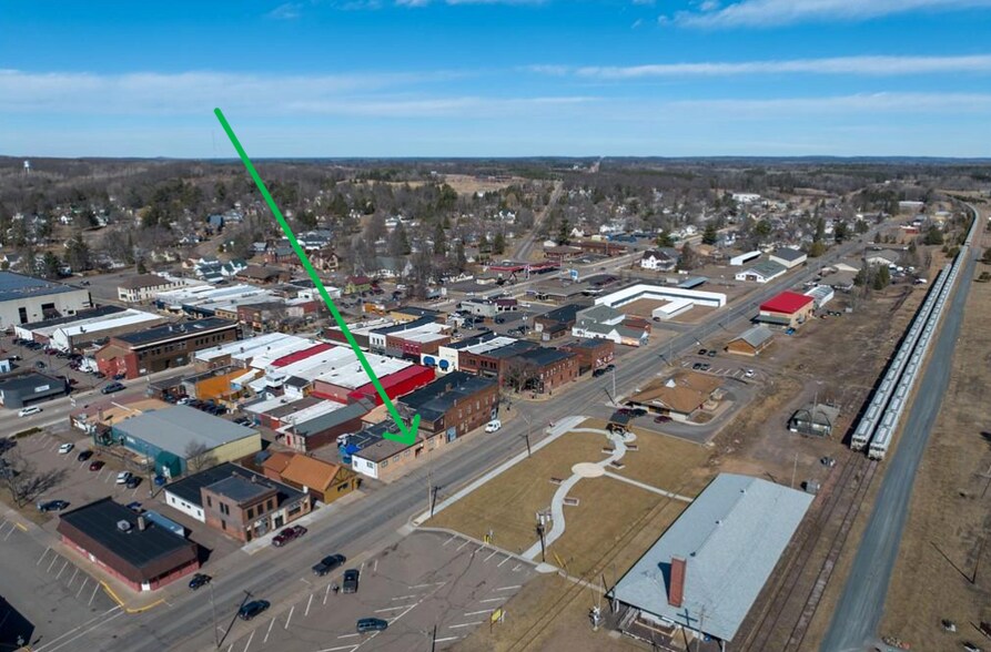 415 N Front St, Spooner, WI for lease - Building Photo - Image 3 of 9
