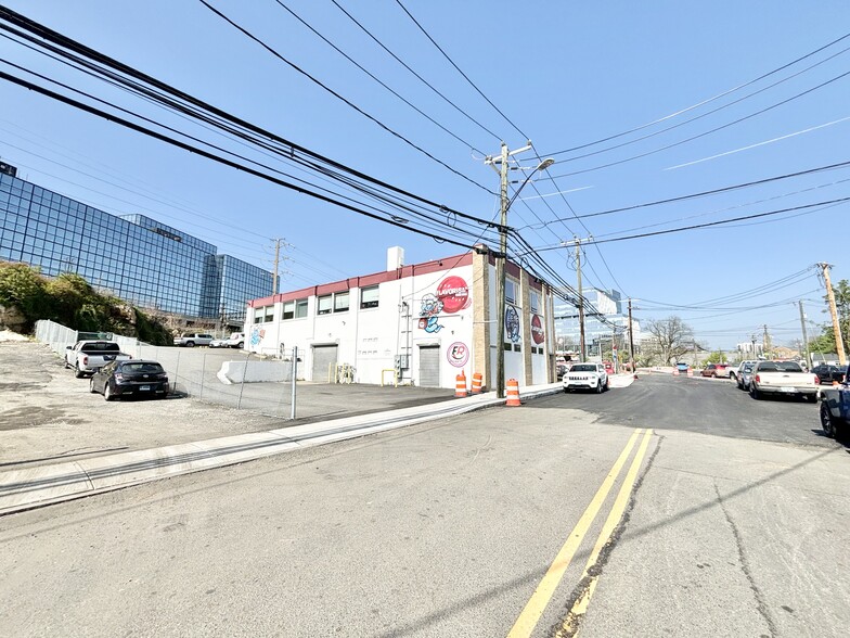 207 Greenwich Ave, Stamford, CT for sale - Building Photo - Image 3 of 27