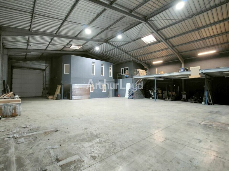 Flex in Isles Sur Suippe for lease - Interior Photo - Image 2 of 8