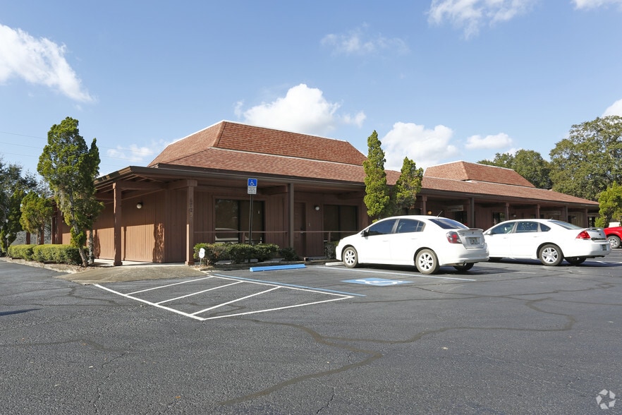 6725 Cedarridge Dr, Zephyrhills, FL for lease - Primary Photo - Image 1 of 5