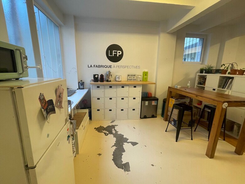 Office in Paris for lease - Building Photo - Image 2 of 5