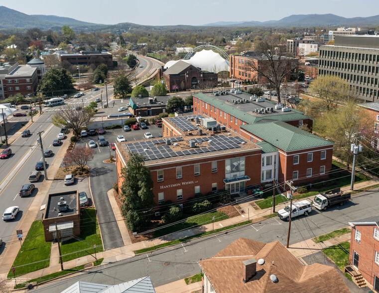 818 E Jefferson St, Charlottesville, VA for lease - Building Photo - Image 1 of 10