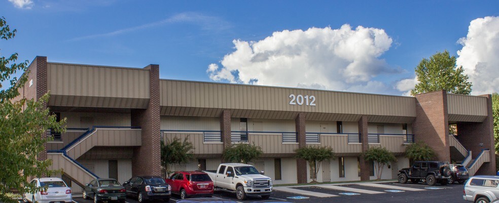 2012 Brookside Dr, Kingsport, TN for sale - Building Photo - Image 1 of 1