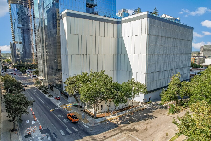 610 Guadalupe St, Austin, TX for lease - Building Photo - Image 2 of 28