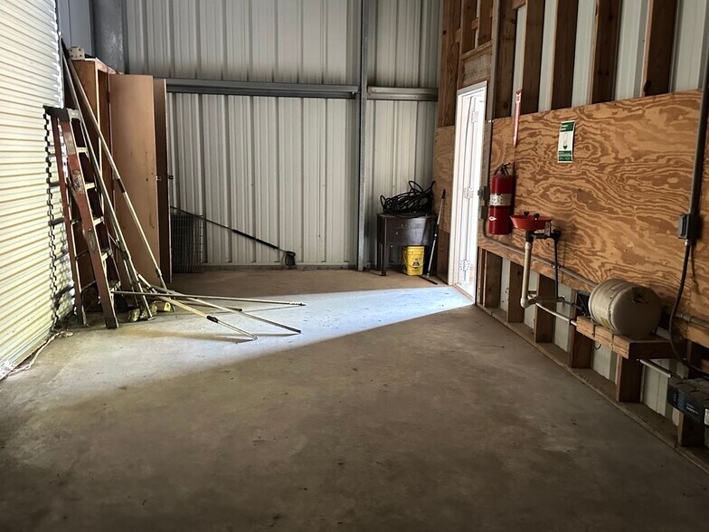 1796 Simpson Highway 49, Magee, MS for sale - Interior Photo - Image 3 of 23