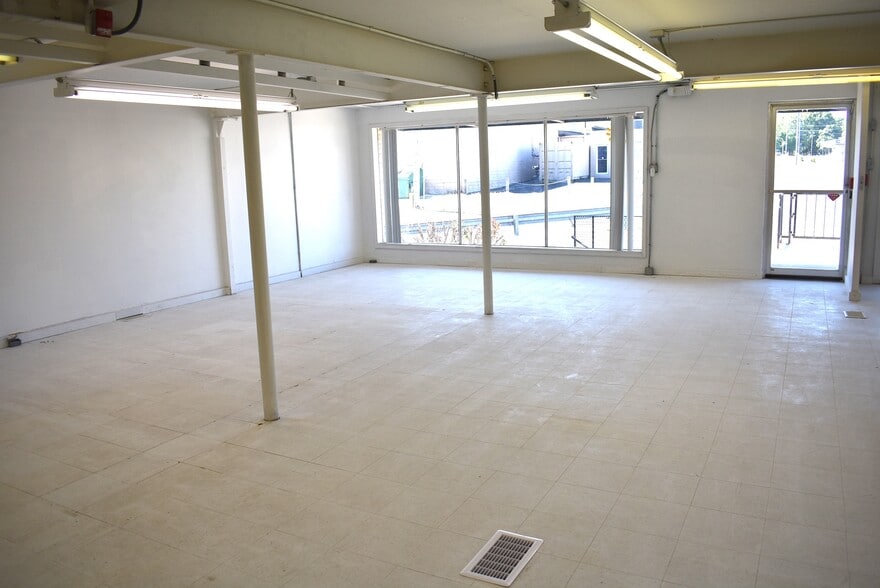 9140 E 350, Raytown, MO for sale - Interior Photo - Image 3 of 7