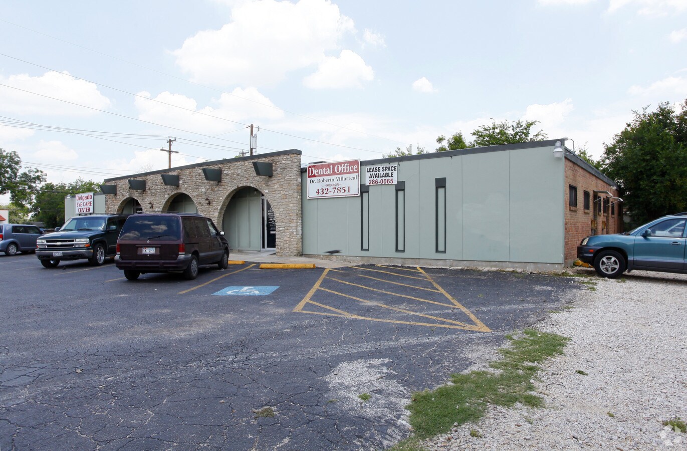 1302 S General Mcmullen Dr, San Antonio, TX 78237