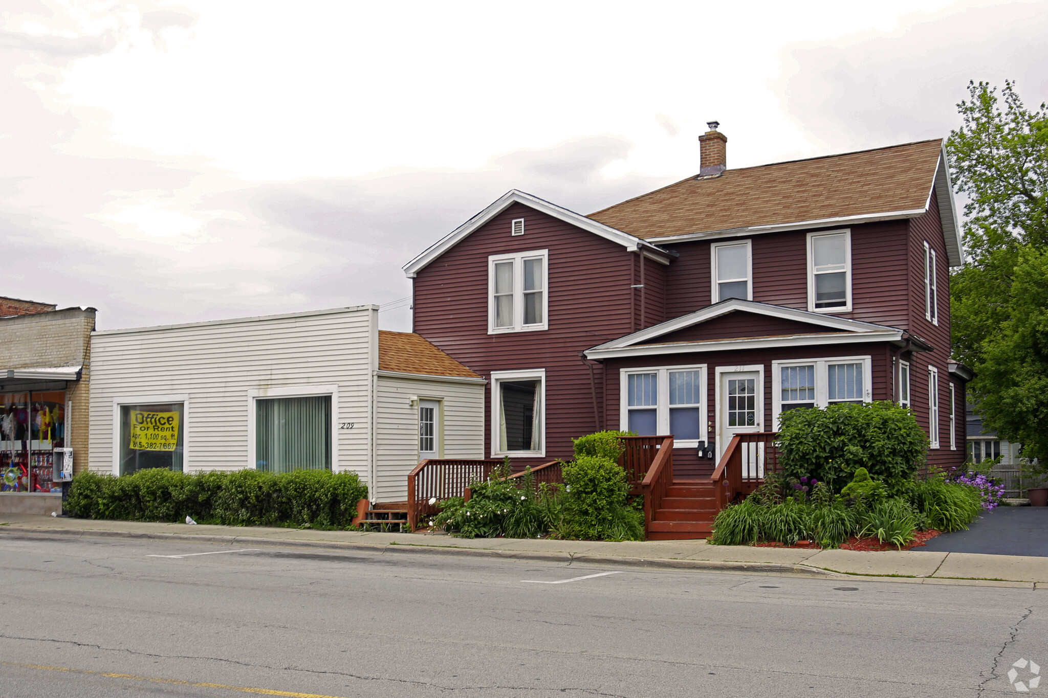 209-211 E Church St, Woodstock, IL for sale Primary Photo- Image 1 of 1