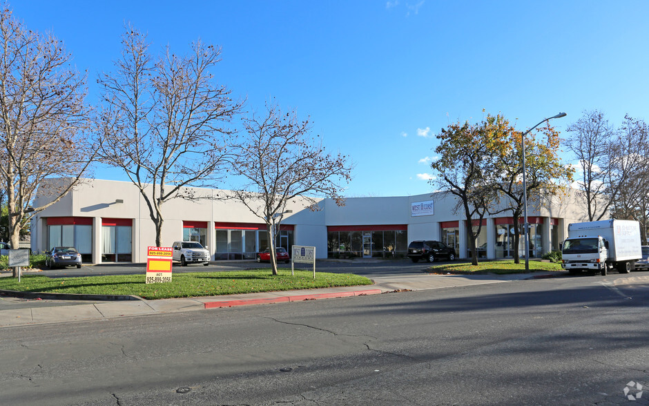 2250 Commerce Ave, Concord, CA for lease - Primary Photo - Image 1 of 2