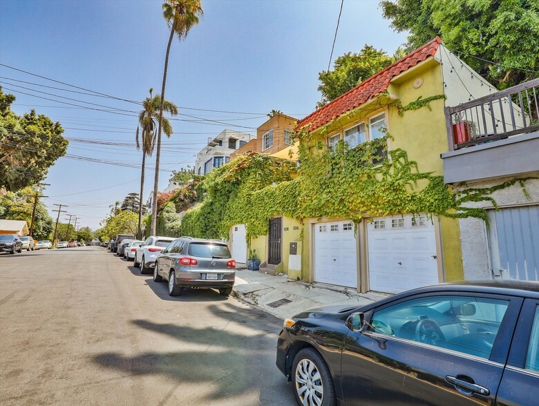 1016 Laguna Ave, Los Angeles, CA for sale - Building Photo - Image 2 of 28