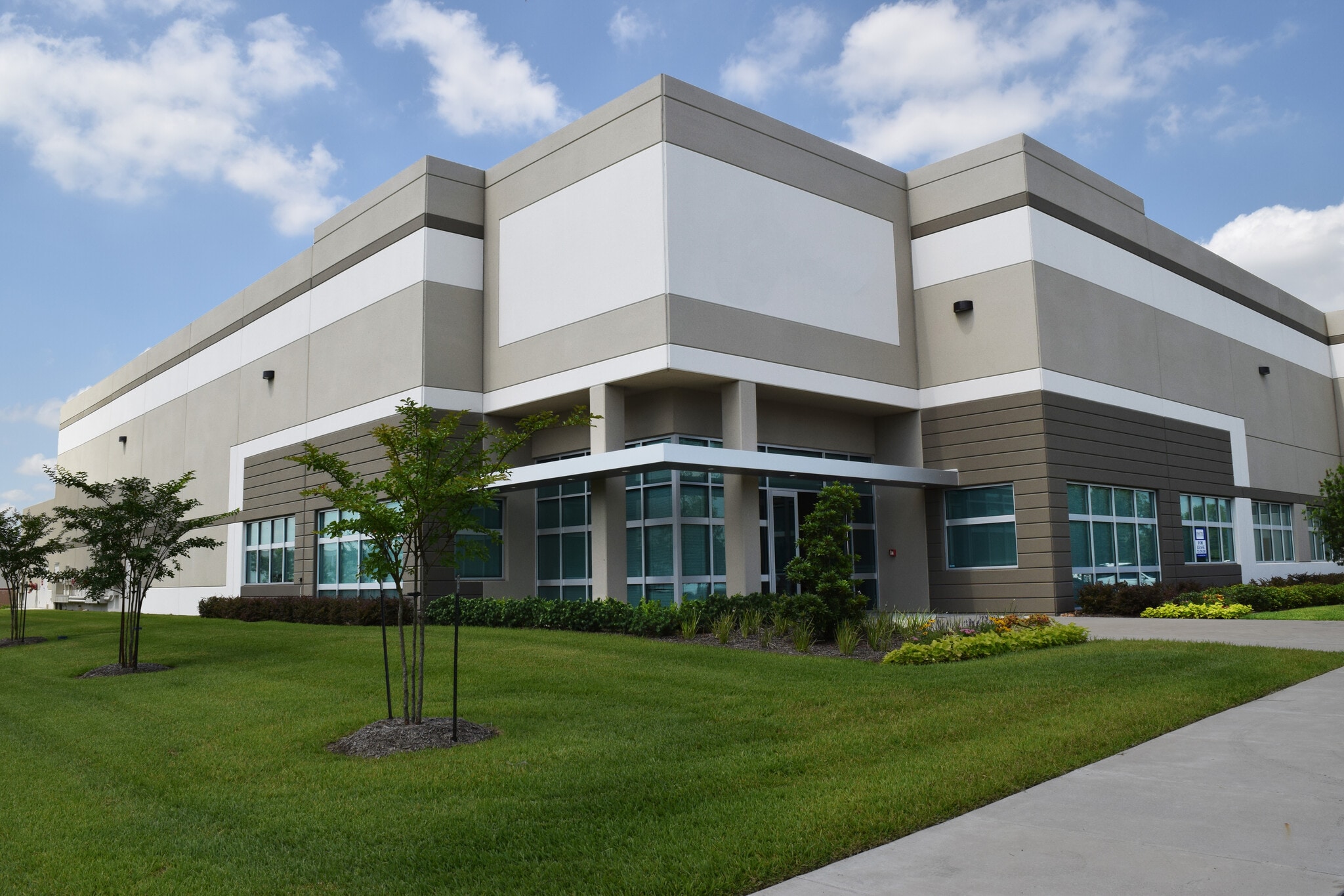 5150 Greens Rd, Houston, TX for lease Building Photo- Image 1 of 4