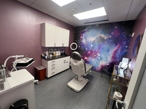 115 Crescent Commons Dr, Cary, NC for lease Interior Photo- Image 1 of 18