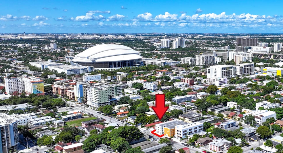 1051 NW 2nd St, Miami, FL for sale - Building Photo - Image 2 of 11