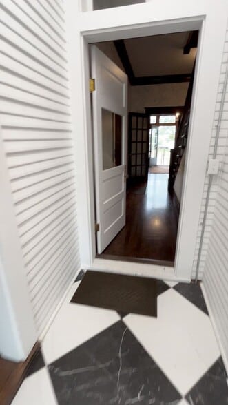 313 E Charnwood St, Tyler, TX for lease - Commercial Listing Video - Image 3 of 11