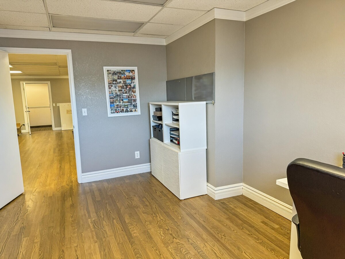 1100 W Littleton Blvd, Littleton, CO 80120 - Unit 210 -  - Interior Photo - Image 1 of 9