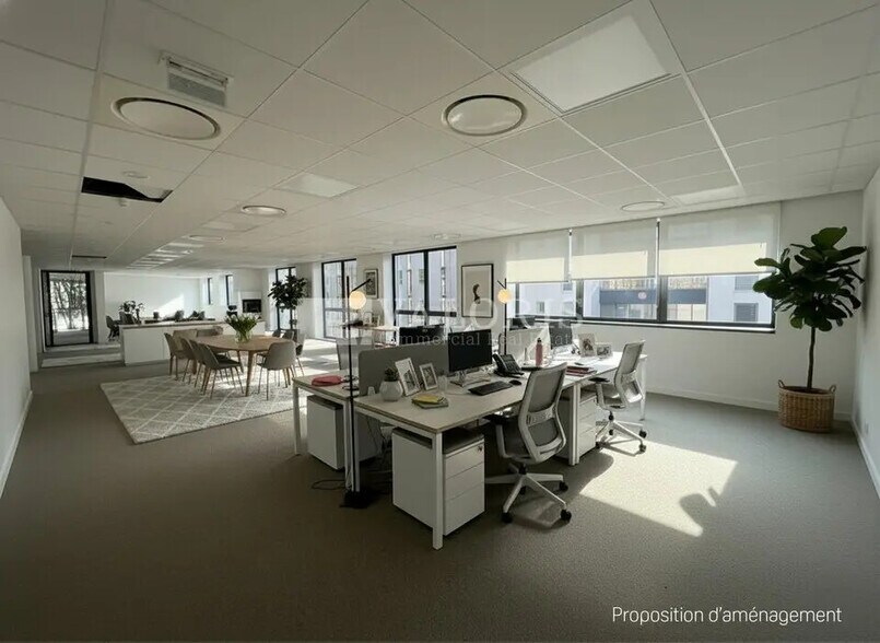 Office in Lyon for lease - Building Photo - Image 2 of 24