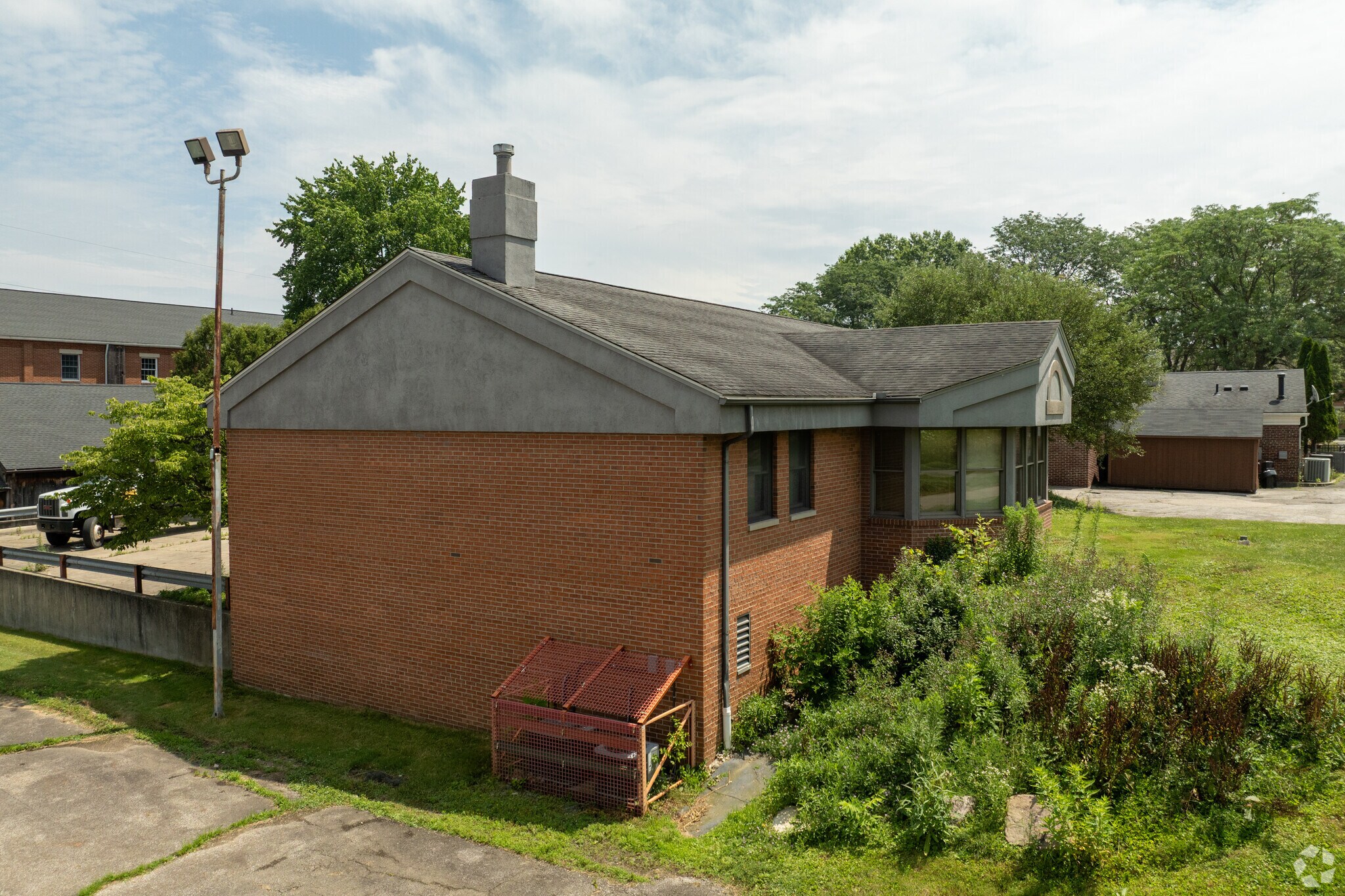 1208 Weathervane Ln, Akron, OH for sale Primary Photo- Image 1 of 1