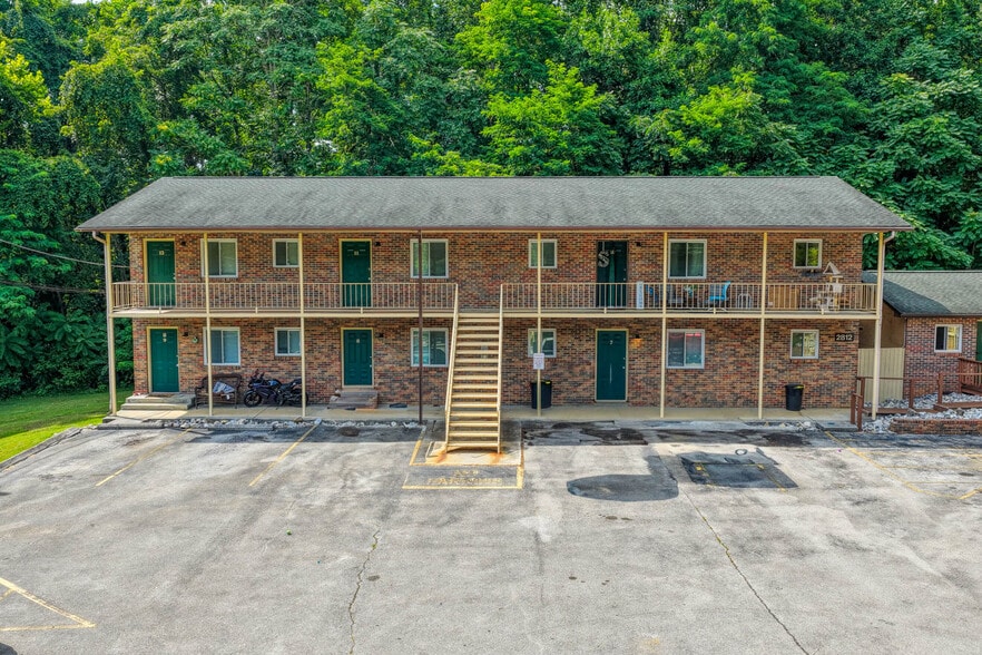 2812 Daybreak Way, Strawberry Plains, TN for sale - Primary Photo - Image 2 of 31